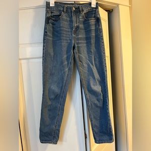 American Eagle. Size 2. Medium wash high wasted mom jeans.